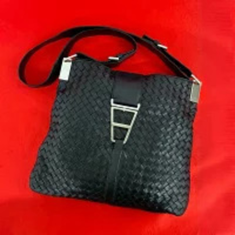 Bottega Veneta Intrecciato Leather Shoulder Bag Sacoche Black